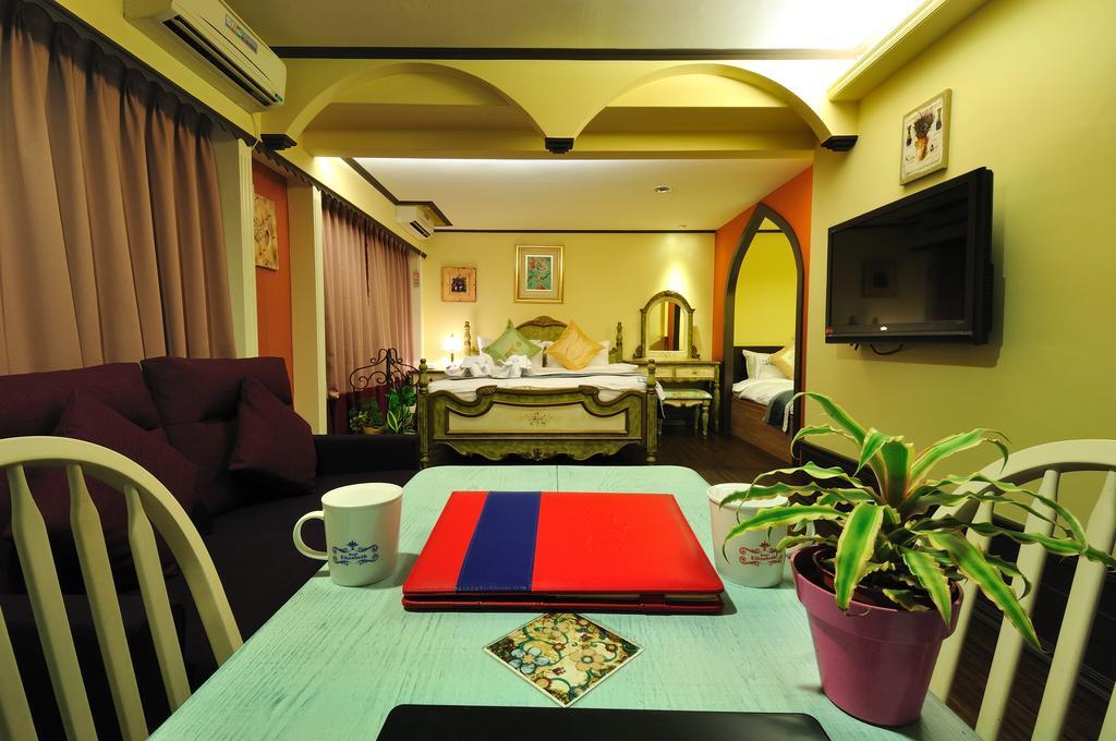 Elizabeth Hotel Taichung Bagian luar foto