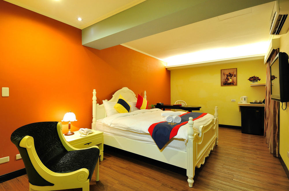 Elizabeth Hotel Taichung Bagian luar foto