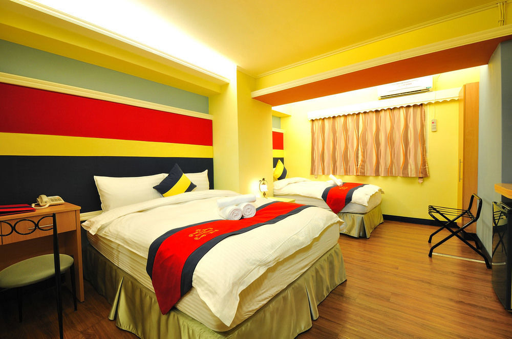 Elizabeth Hotel Taichung Bagian luar foto