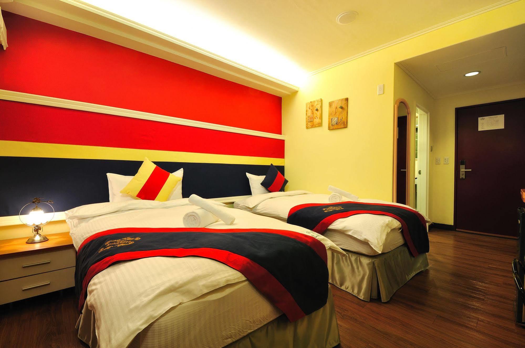 Elizabeth Hotel Taichung Bagian luar foto