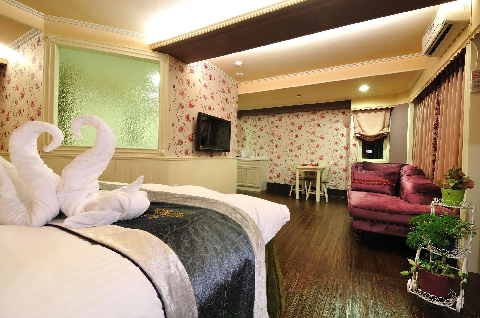 Elizabeth Hotel Taichung Bagian luar foto