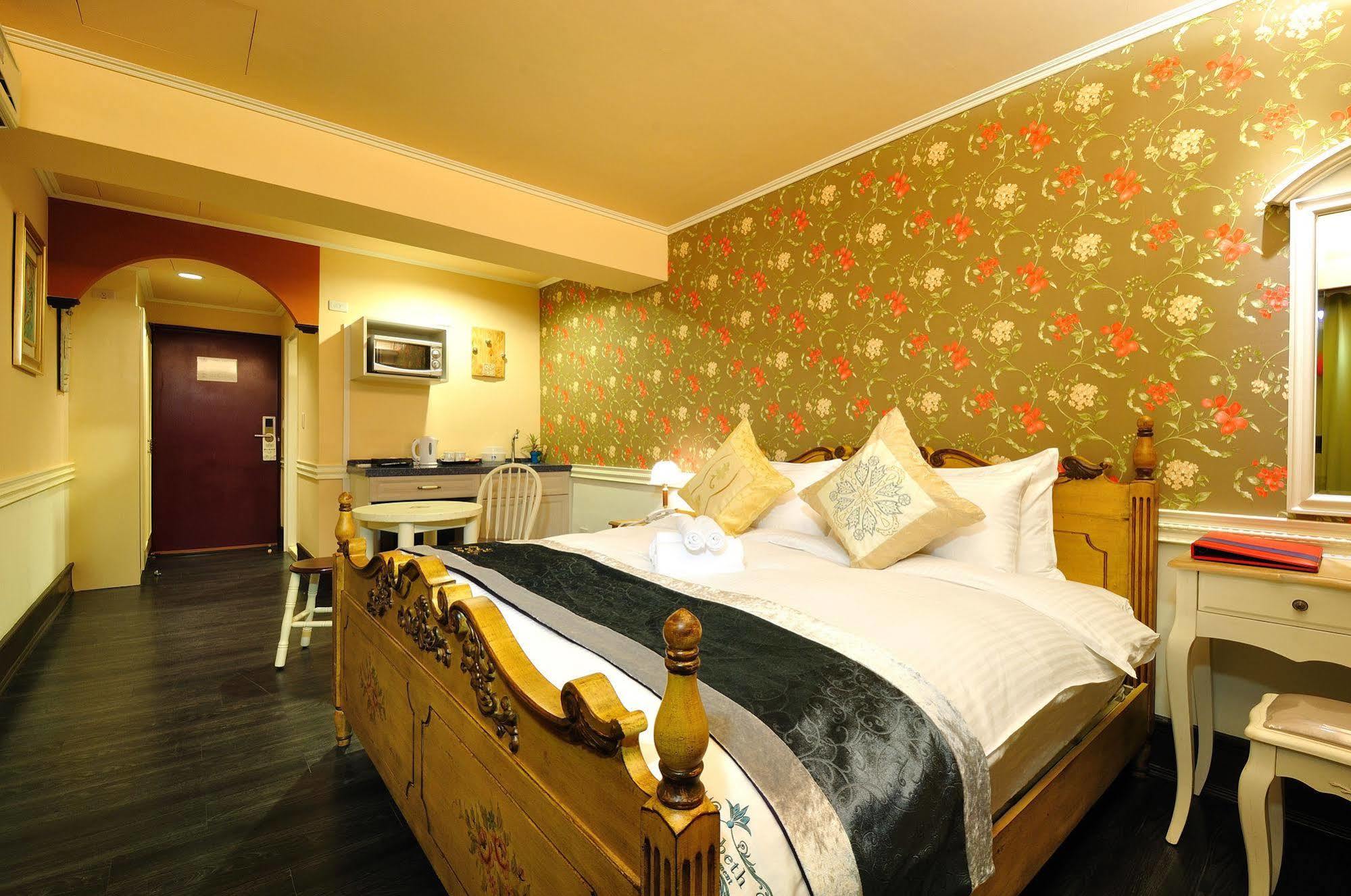 Elizabeth Hotel Taichung Bagian luar foto