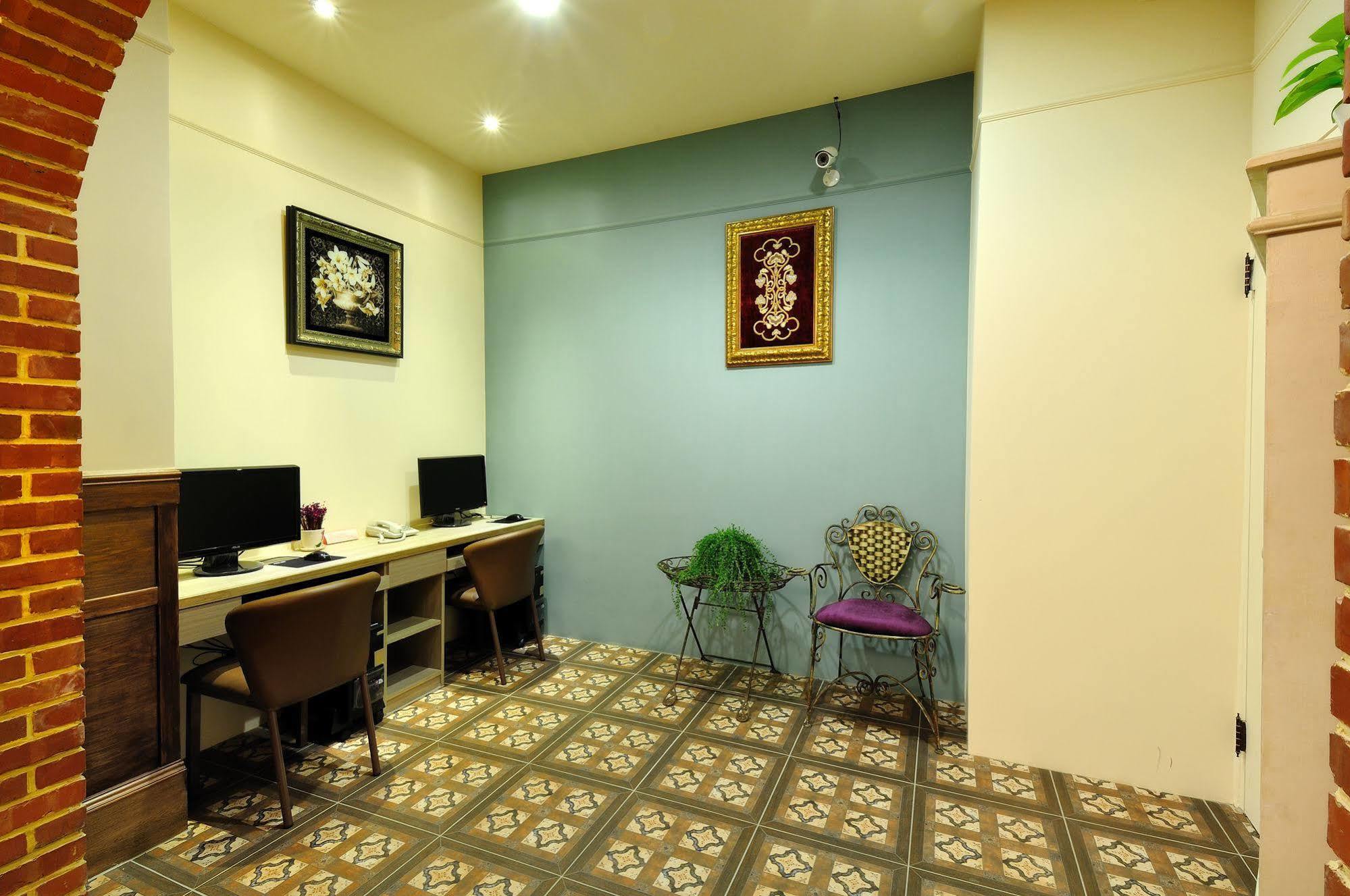 Elizabeth Hotel Taichung Bagian luar foto