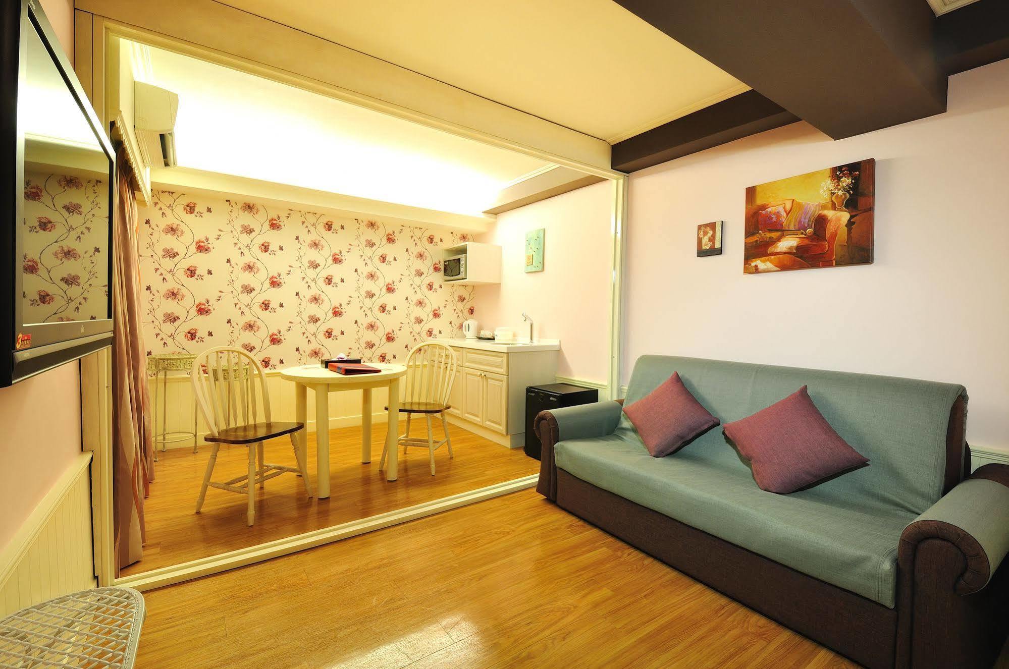 Elizabeth Hotel Taichung Bagian luar foto