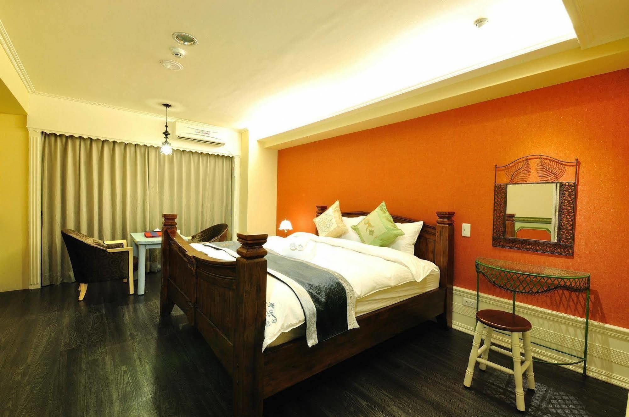 Elizabeth Hotel Taichung Bagian luar foto