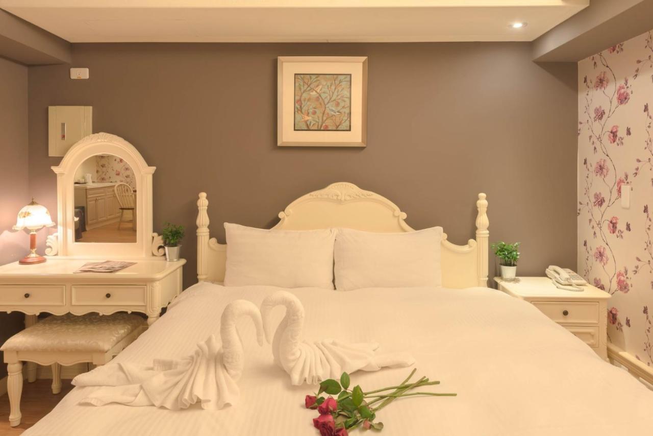Elizabeth Hotel Taichung Bagian luar foto