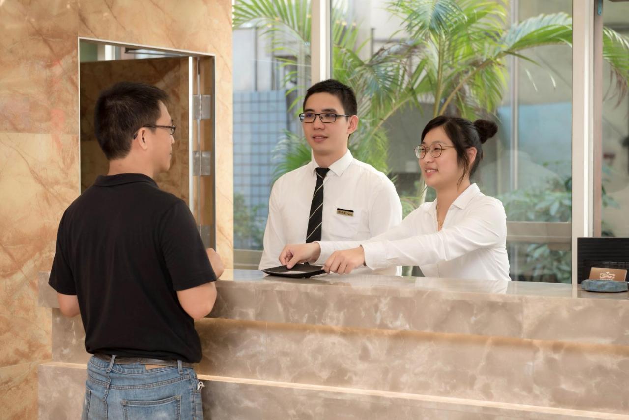 Elizabeth Hotel Taichung Bagian luar foto